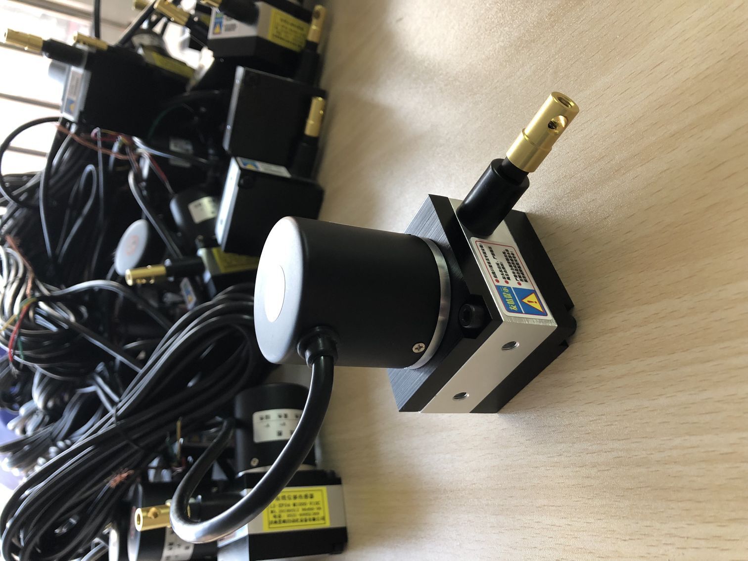 LS-XF04-M1000-5V����λ�Ƃ�����